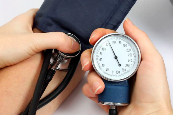 उच्च रक्तचाप: High Blood Pressure Symptoms in Hindi